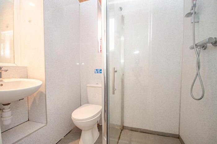 5 Bedroom Terraced House For Sale In Broadlands Road, Southampton, SO17