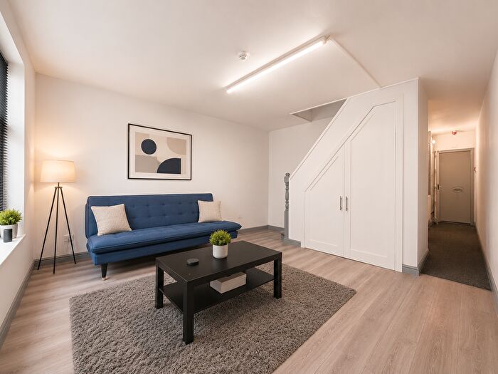 2 Bedroom Flat To Rent In Harehills Lane, Leeds, LS9