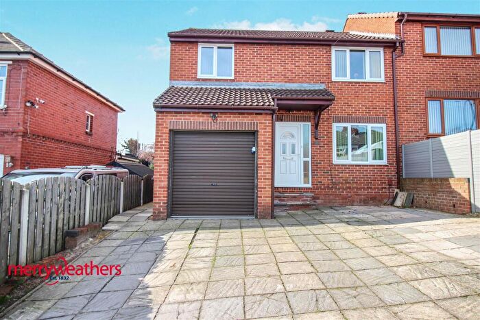 3 Bedroom Town House For Sale In Guilthwaite Crescent, Whiston, Rotherham, S60