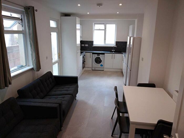 5 Bedroom House To Rent In Dogfield Street, Cathays, Cardiff, CF24