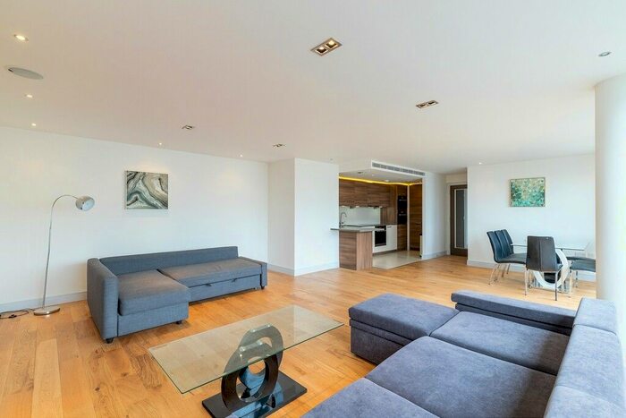3 Bedroom Flat To Rent In Doulton House, Chelsea Creek, SW6