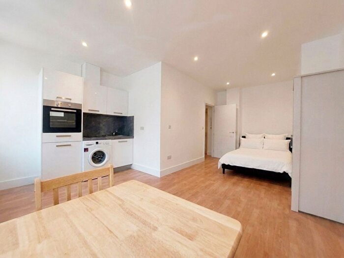Studio To Rent In Natwest House, Shenley Road, Borehamwood, WD6