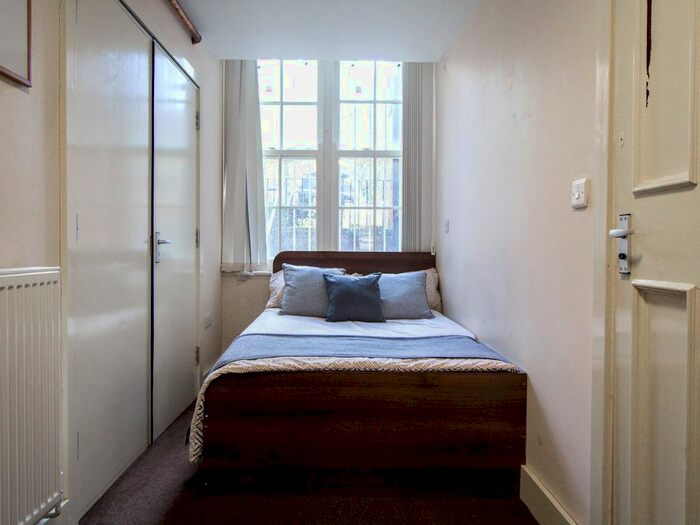 2 Bedroom Flat To Rent In Clarendon Road, Leeds, LS2