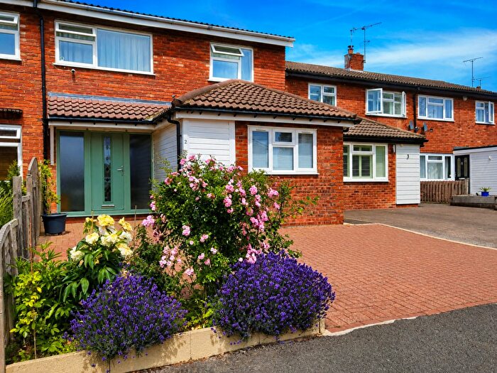 4 Bedroom Semi-Detached House For Sale In College Close, Flamstead, AL3