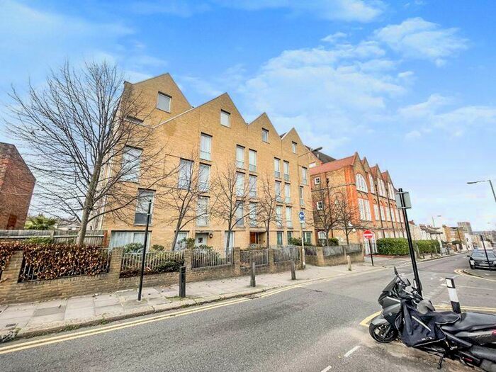 Houses for sale & to rent in SE18 6SZ, Claydown Mews, Woolwich Common
