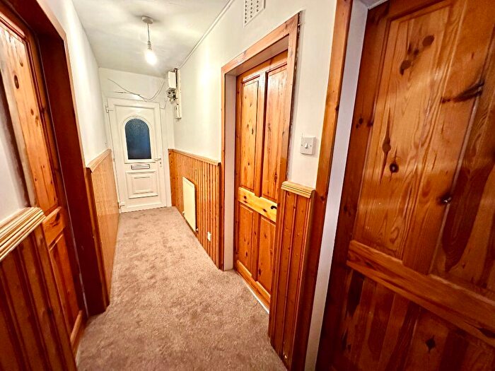 2 Bedroom Flat To Rent In William Street, Johnstone, Renfrewshire, PA5