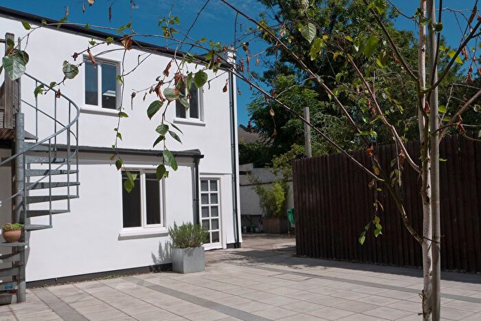 2 Bedroom Detached House To Rent In Rendlesham Road, London, E5