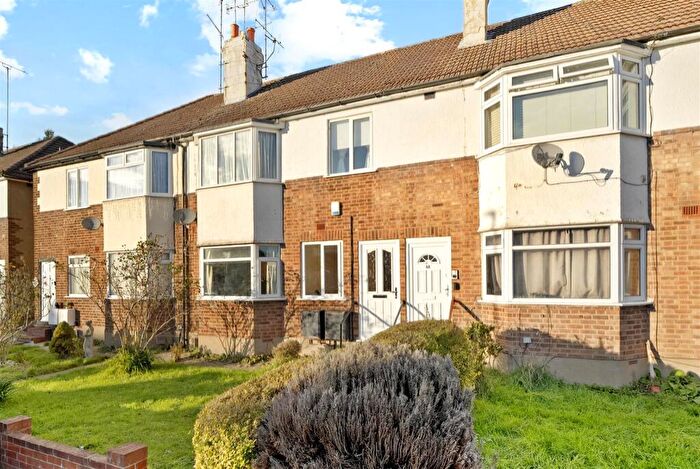 2 Bedroom Maisonette To Rent In St Marks Close, Barnet, EN5
