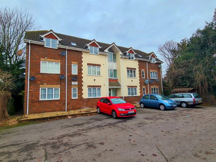 2 Bedroom Flat To Rent In Millbrook Road East, Freemantle, SO15