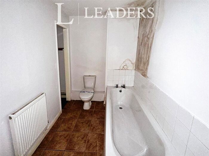 1 Bedroom Apartment For Sale In Fratton Road, Portsmouth, Hampshire, PO1