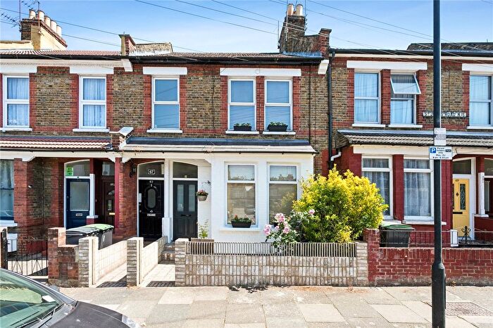 2 Bedroom Flat For Sale In St. John's Road, London, N15