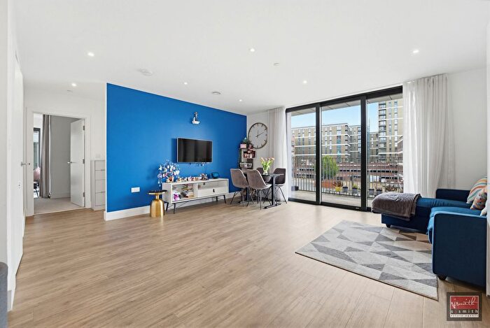 2 Bedroom Flat For Sale In Fairfield Avenue, Staines-Upon-Thames, Surrey, TW18