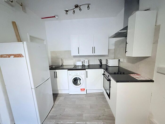 4 Bedroom Flat To Rent In Beech Avenue, Nottingham, NG7