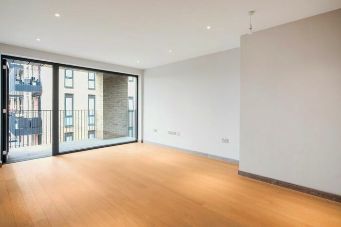 2 Bedroom Flat To Rent In Armoury Way, London, SW18