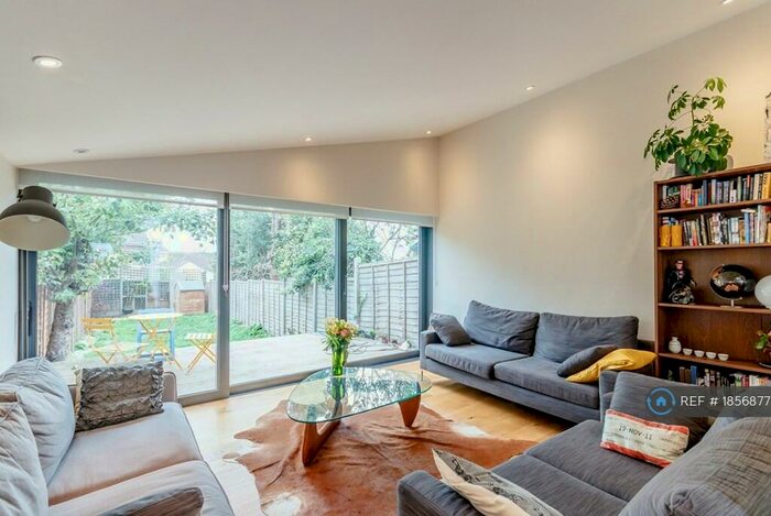 2 Bedroom Flat To Rent In Victoria Road, Sutton, SM1