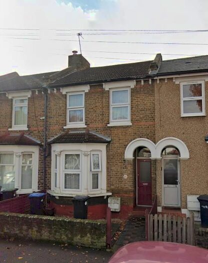 2 Bedroom Property To Rent In Oatlands Road, Enfield, EN3