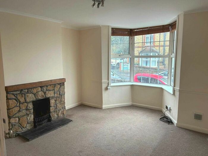 4 Bedroom Semi-Detached House To Rent In Upperton Road, Guildford, GU2