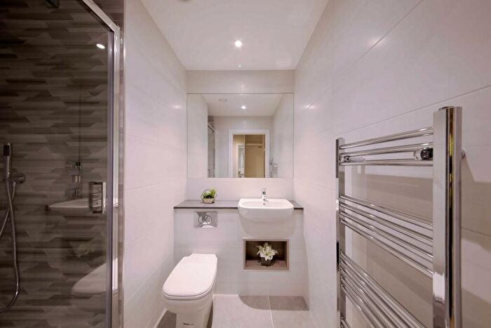 2 Bedroom Apartment To Rent In Petersfield Avenue, Slough, Berkshire, SL2