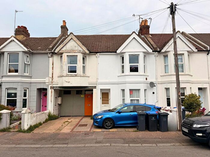 3 Bedroom Apartment For Sale In Becket Road, Worthing, BN14