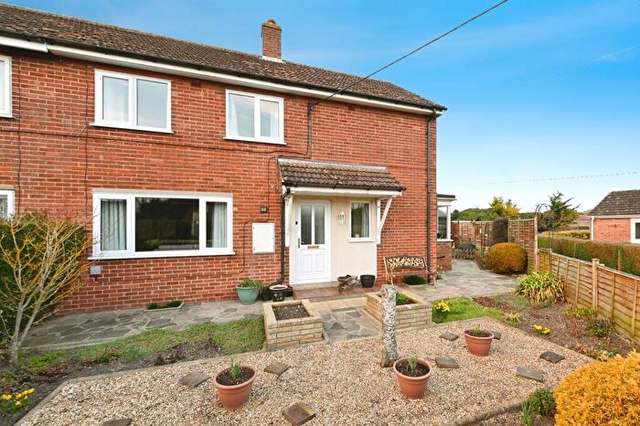3 Bedroom Semi-Detached House For Sale In Church Close, Grimston, King'S Lynn, PE32