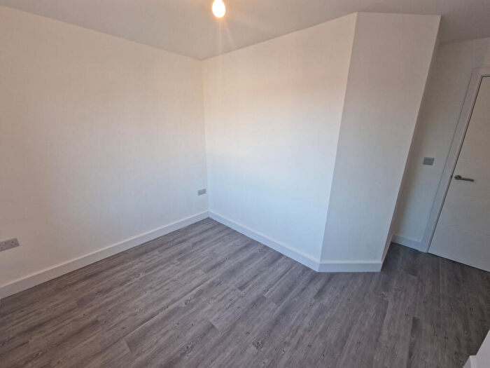 2 Bedroom Apartment To Rent In Bingley Rd, Bradford, West Yorkshire, BD9