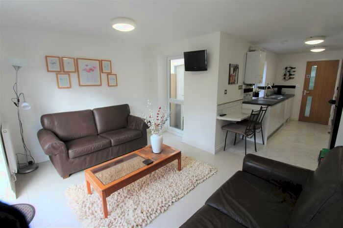 5 Bedroom House To Rent In May Street, Cathays, Cardiff, CF24