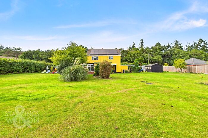 3 Bedroom Detached House For Sale In Salhouse Road, Rackheath, Norwich, NR13