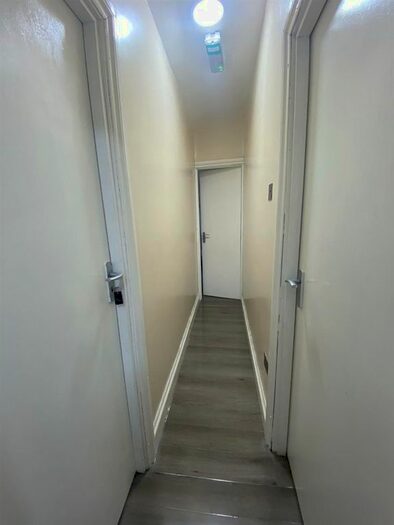 1 Bedroom Flat To Rent In East Street Top Floor Flat, Bedminster Bristol, BS3