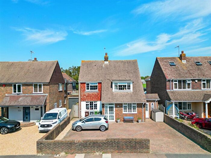 4 Bedroom Detached House For Sale In Stuart Avenue, Eastbourne, BN21
