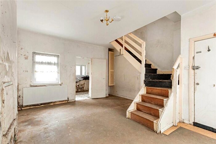 2 Bedroom Terraced House For Sale In Grove Park Road, London, N15