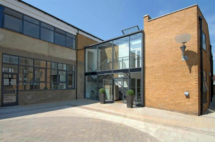 2 Bedroom Flat To Rent In Villiers Road, London, NW2