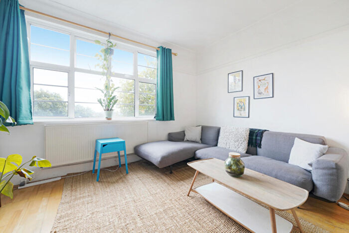2 Bedroom Flat To Rent In Gloucester Avenue, Primrose Hill, NW1