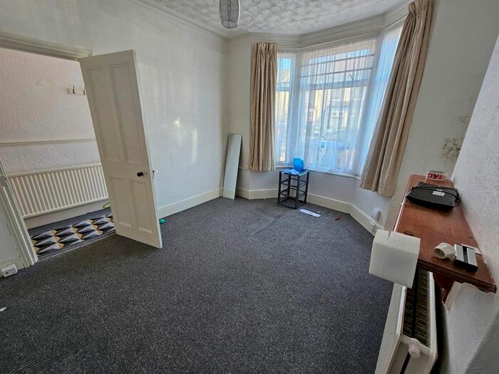 4 Bedroom Detached House To Rent In Haselbury Road, London, N18