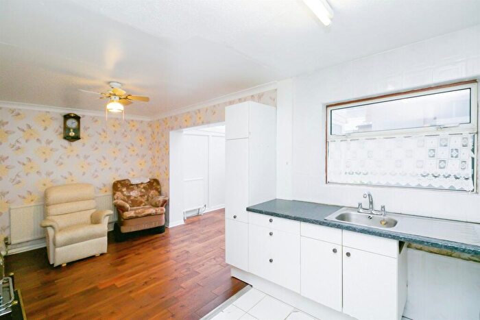 3 Bedroom Terraced House For Sale In Crwys Lane, Barry, CF63