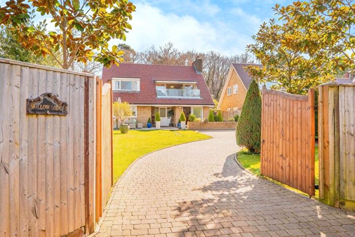 4 Bedroom Detached House For Sale In The Fairway, Midhurst, West Sussex, GU29