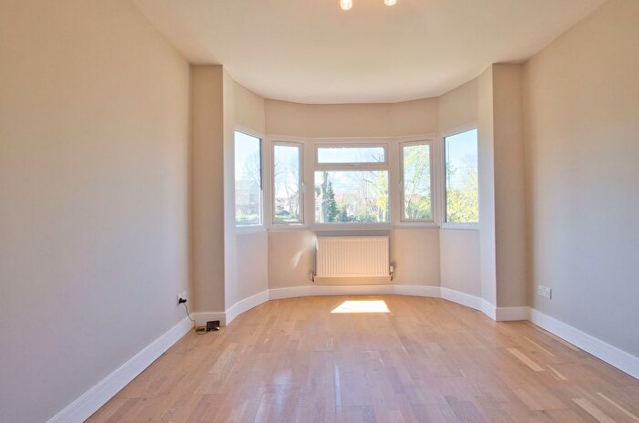 3 Bedroom Maisonette To Rent In Fernwood Avenue, Wembley, HA0
