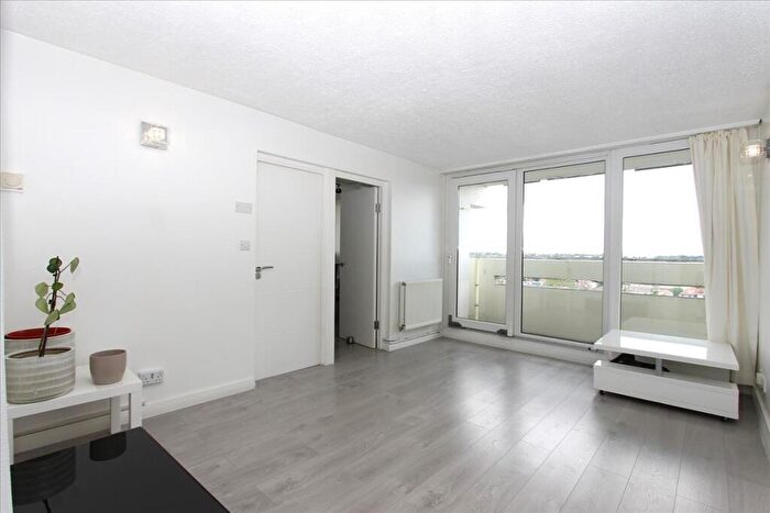 2 Bedroom Flat To Rent In Purcell House, Holbrook Close, Enfield, EN1
