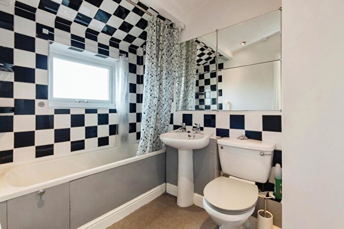 1 Bedroom End Of Terrace House For Sale In Kensington Gardens, Carlton, Nottingham, Nottinghamshire, NG4