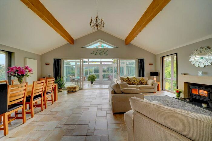 2 Bedroom Detached Bungalow For Sale In Severn Meadow, Astley Burf, Stourport-On-Severn, DY13