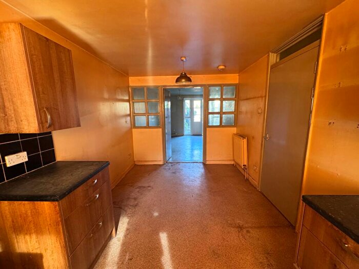 3 Bedroom Terraced House For Sale In Medway Close, Ilford, Greater London, IG1
