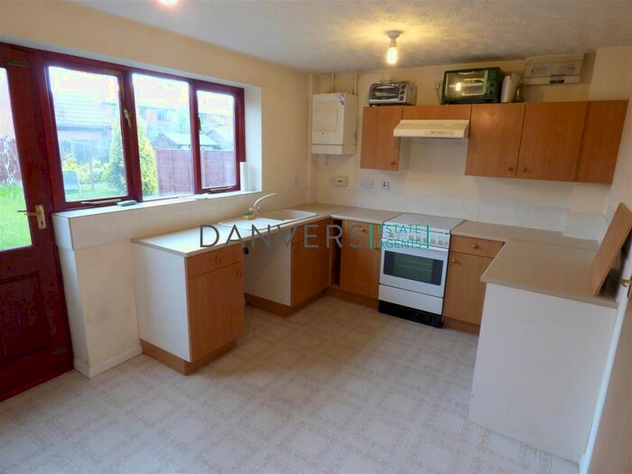 3 Bedroom Semi-Detached House To Rent In Martin Drive, Syston, Leicester, LE7