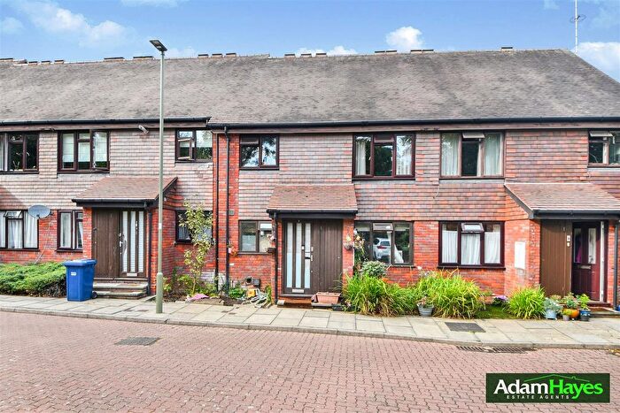 2 Bedroom Maisonette For Sale In Copwood Close, North Finchley, N12