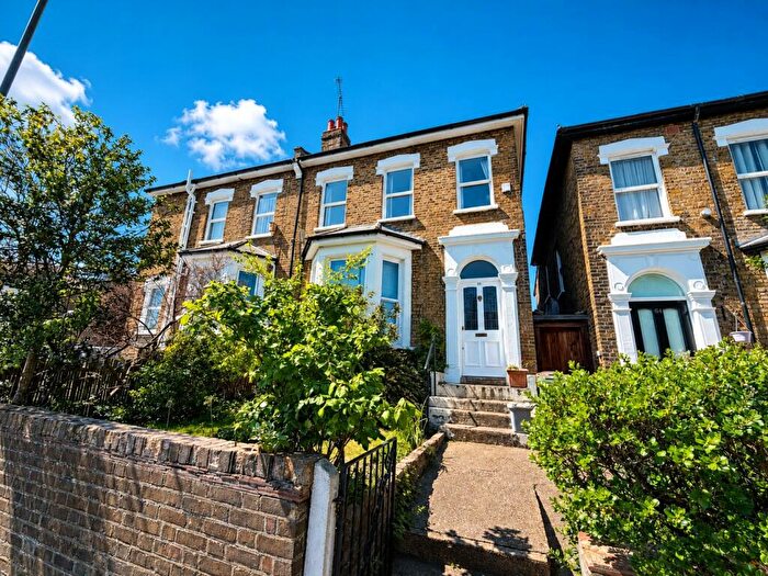 4 Bedroom Semi-Detached House For Sale In Wisteria Road, London, SE13
