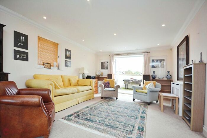 2 Bedroom Flat For Sale In Kingsgate Avenue, Broadstairs, CT10