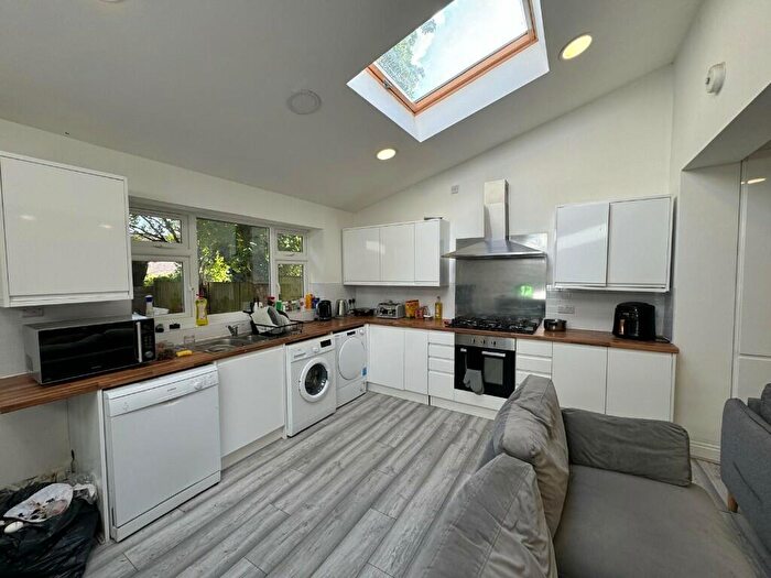 6 Bedroom Semi-Detached House To Rent In Derby Road, Nottingham, Nottinghamshire, NG7