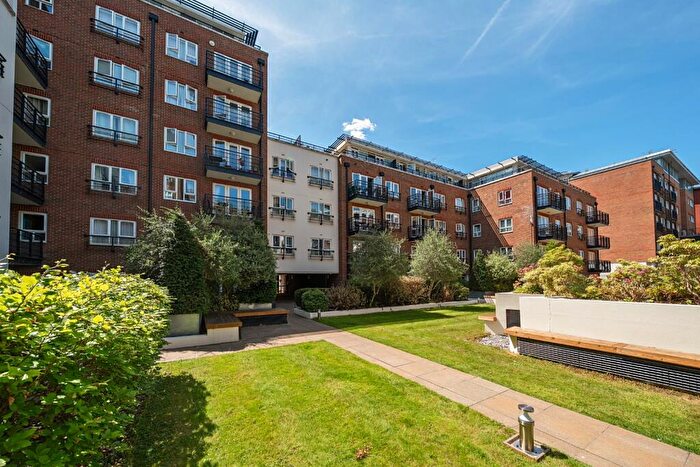 1 Bedroom Flat For Sale In Royal Quarter, Seven Kings Way, Kingston Upon Thames, Greater London, KT2