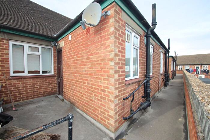 2 Bedroom Flat To Rent In Kingsway, West Wickham, BR4