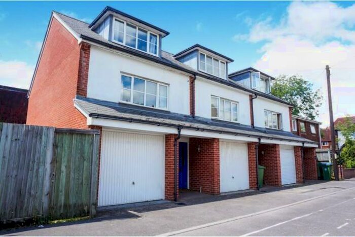 3 Bedroom House To Rent In Cambridge Road, Inner Avenue, SO14