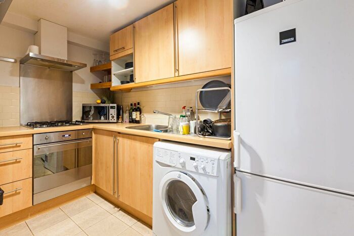 2 Bedroom Flat To Rent In Wheler Street, Spitalfields, London, E1