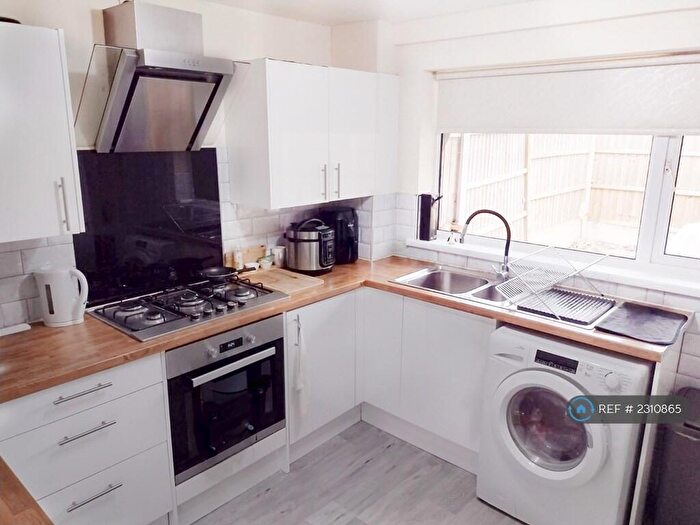 4 Bedroom Semi-Detached House To Rent In Willow Hill Close, Bulwell, Nottingham, NG6